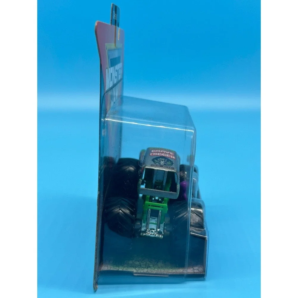 2019 Monster Jam Grave Digger W Figure & Poster